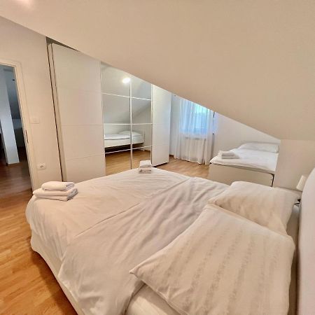 Hop House Garni Hotel Postojna Eksteriør billede