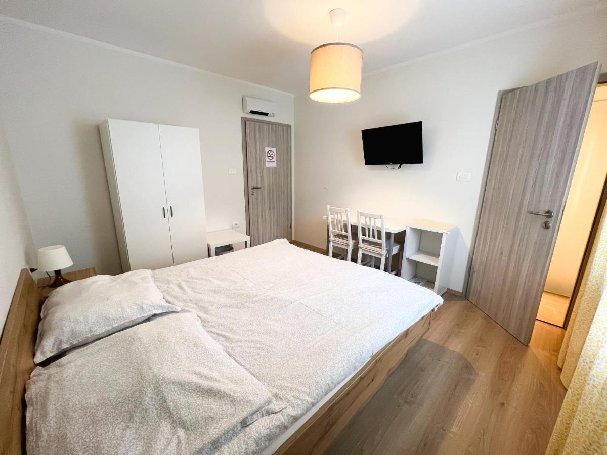 Hop House Garni Hotel Postojna Eksteriør billede