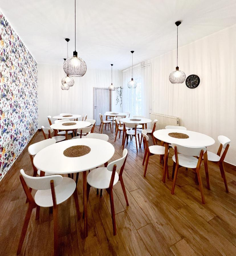 Hop House Garni Hotel Postojna Eksteriør billede