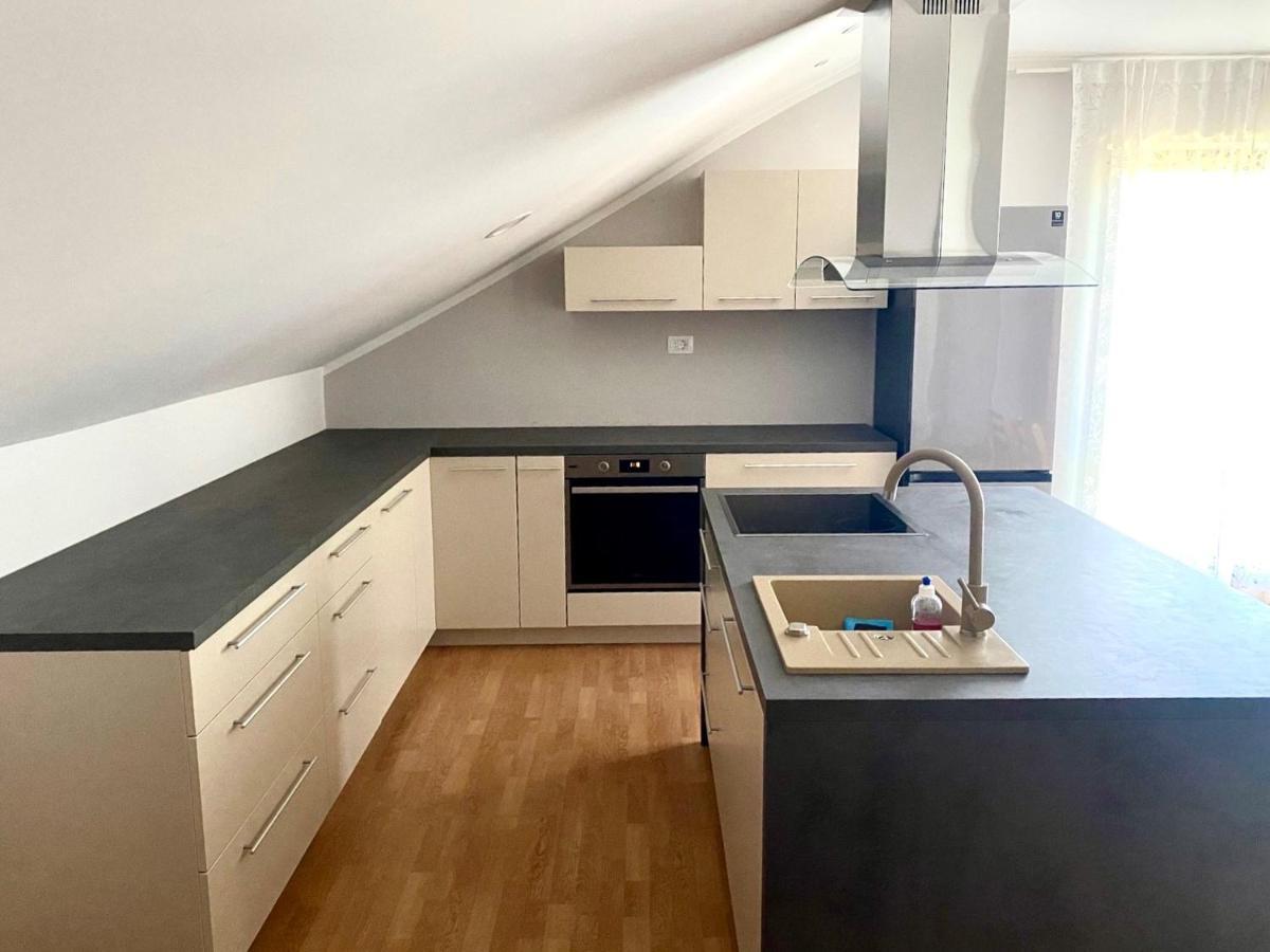 Hop House Garni Hotel Postojna Eksteriør billede