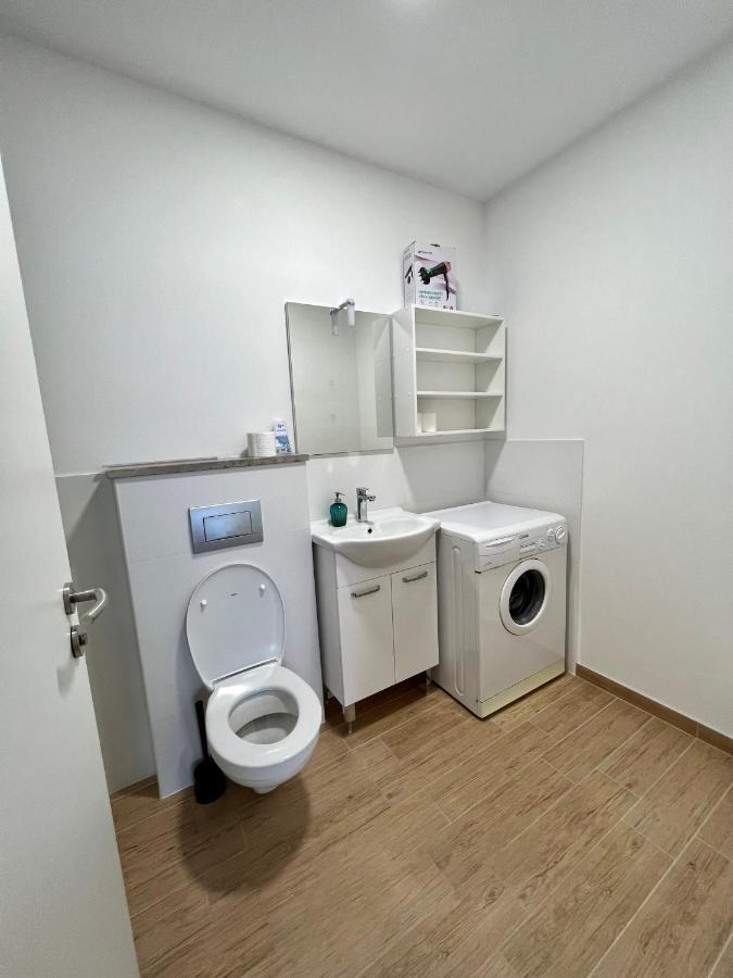 Hop House Garni Hotel Postojna Eksteriør billede