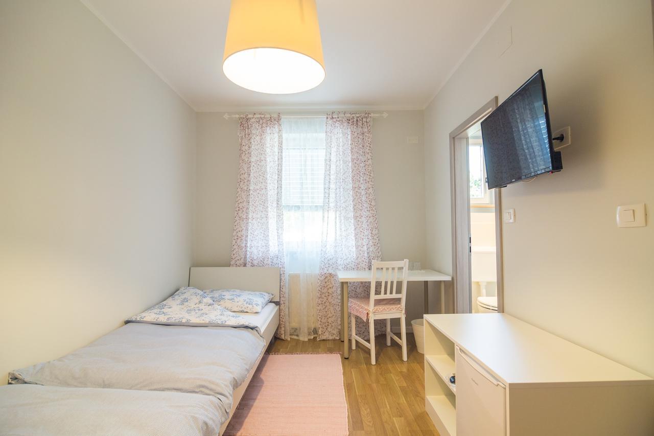 Hop House Garni Hotel Postojna Eksteriør billede