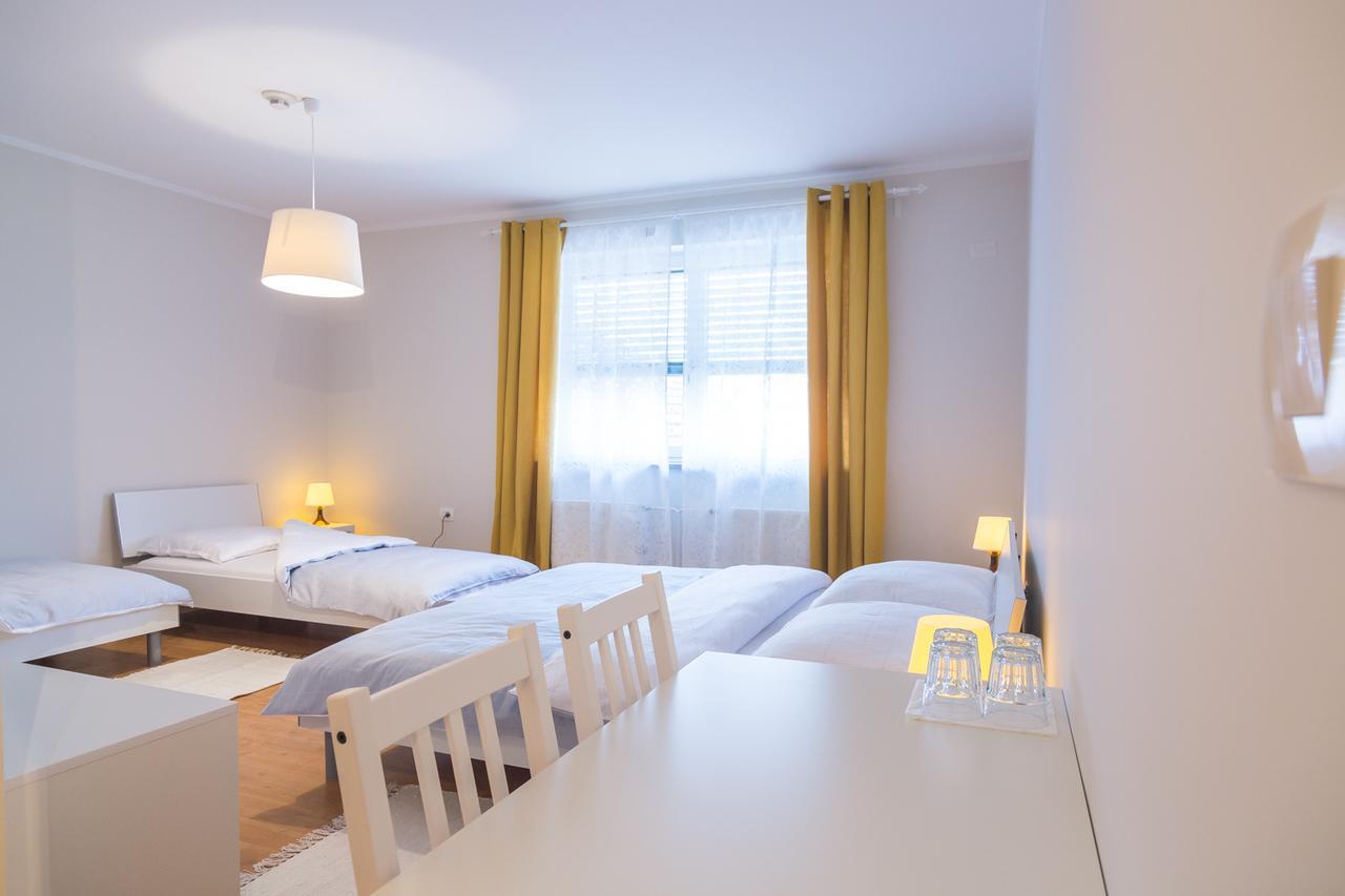 Hop House Garni Hotel Postojna Eksteriør billede
